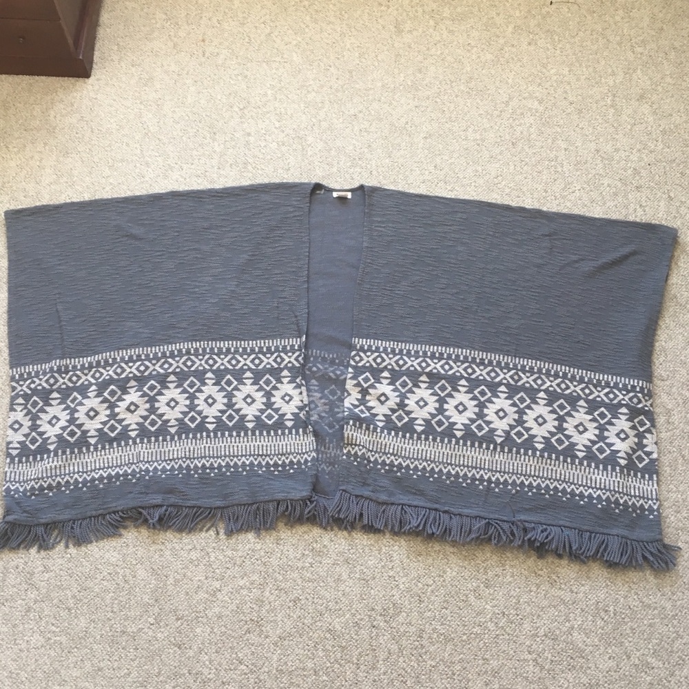 Aztec Poncho - Picture 3 of 3